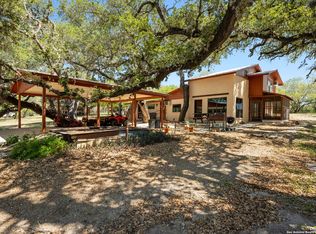 635 Meadows Rd, Poteet, TX 78065