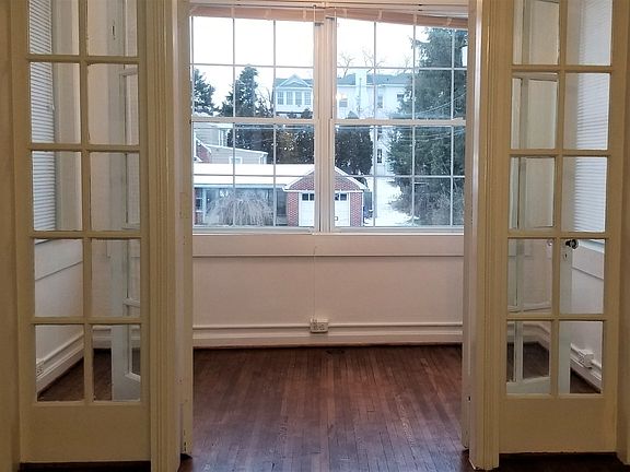 3rd image of 610 Summit Ave APT 1
