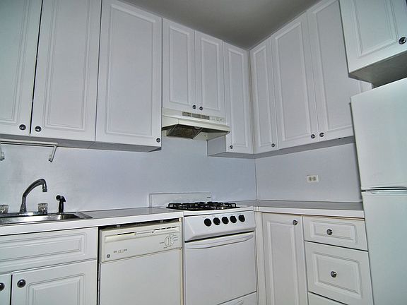 5th image of 405 W 45th St APT 2C