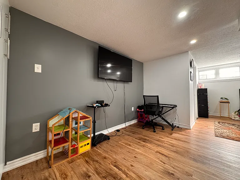 1028 Valentine Dr — Photo 14