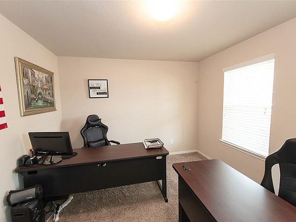 4th image of 3014 Village Creek Dr