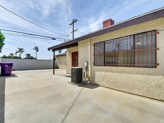 5th image of 2557 Pine Ave