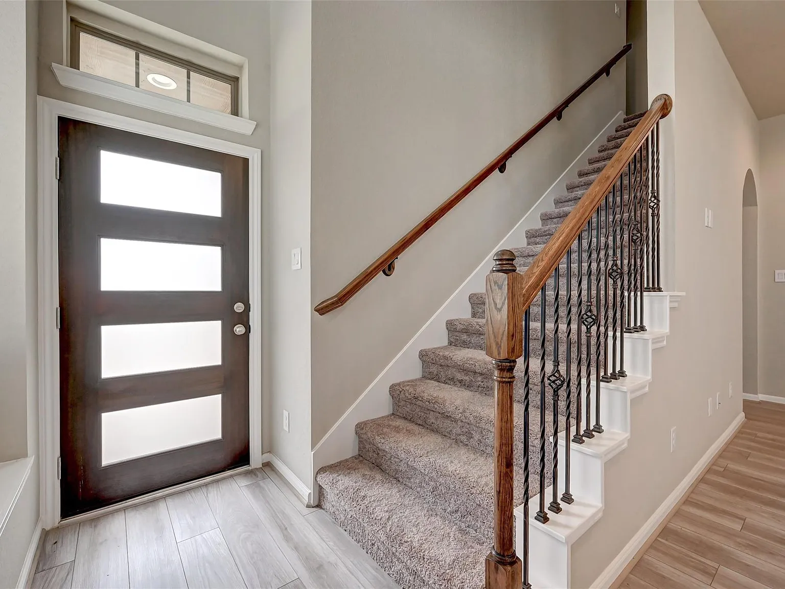 3 bed, 2.5 bath, 1902 sqft, $2,200 — Photo 3