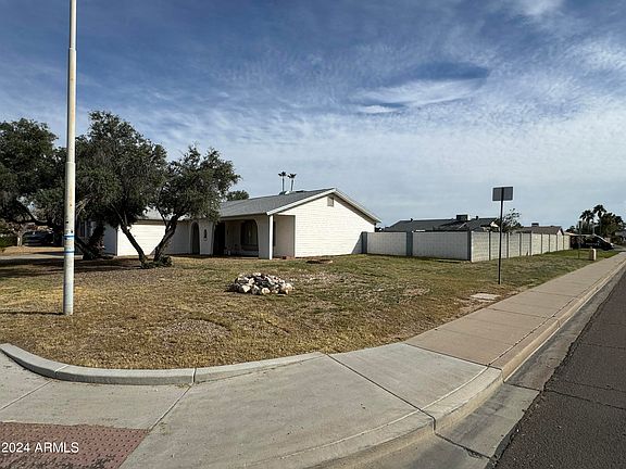 3rd image of 5451 W ALTADENA Avenue