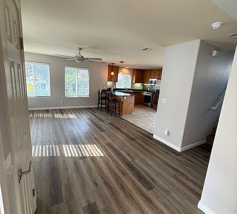 5th image of 221 Colt Ln