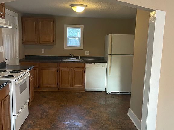 2nd image of 109 Phelps St