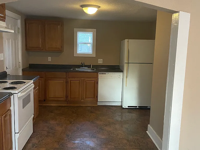 109 Phelps St — Photo 2