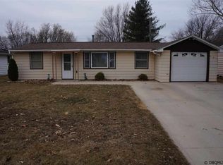 618 2nd St NE, Dyersville, IA 52040