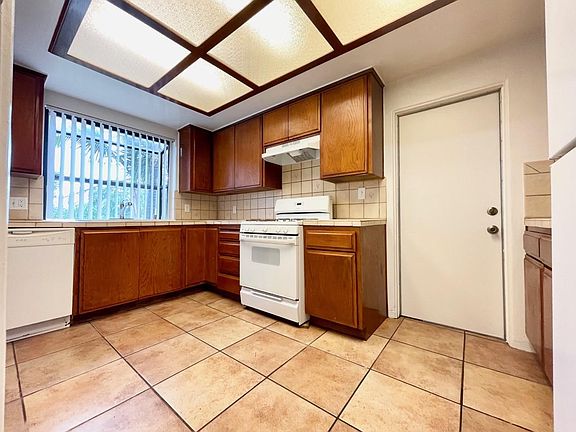 3rd image of 4466 Winona Ave