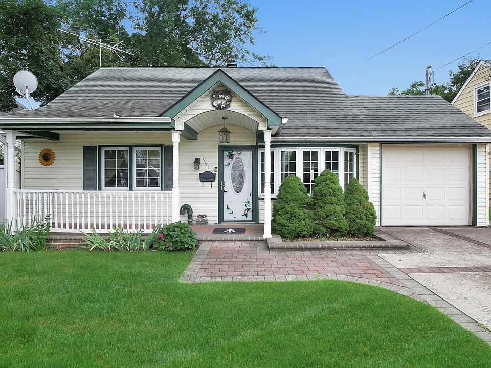 1st image of 961 Merillon Ave