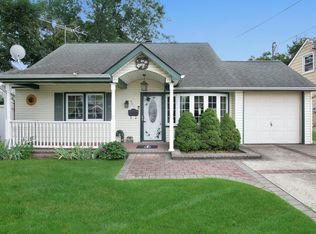 961 Merillon Ave, Westbury, NY 11590
