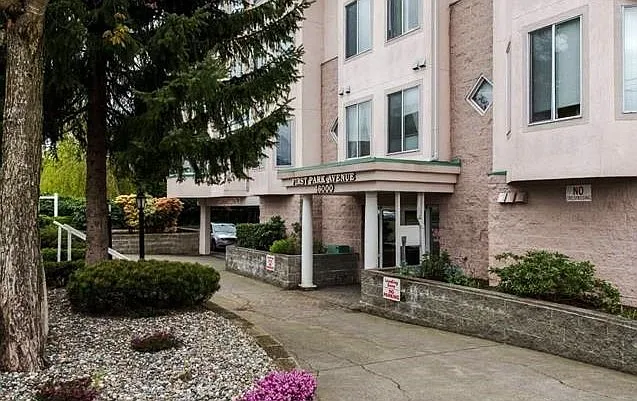 2 bed, 2.0 bath, 1023 sqft, $1,600 — Photo 2