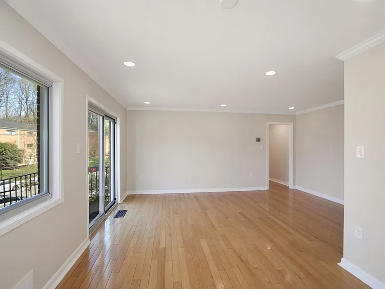 10619 Weymouth St #201 — Photo 6