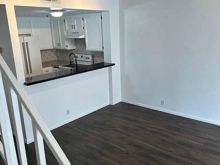 720 W 4th St #409 — Photo 12