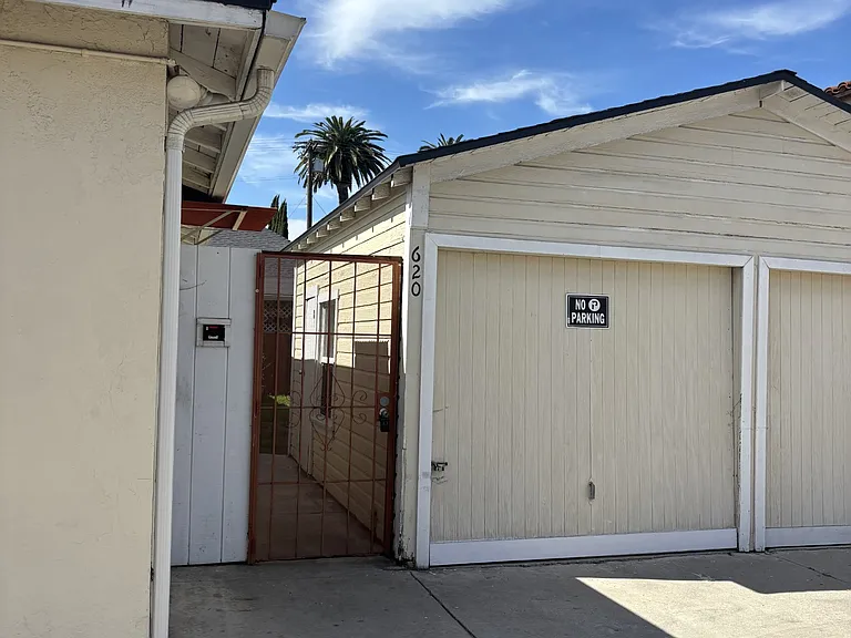 620 Temple Ave #B — Photo 3