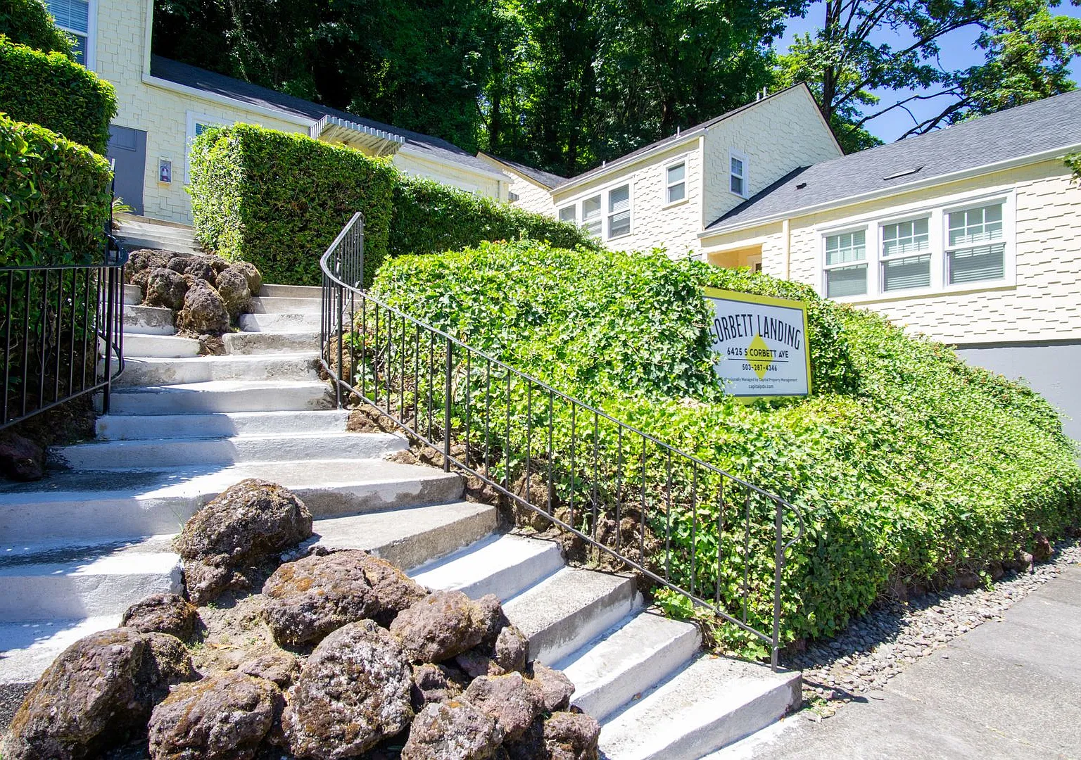 John's Landing Charmer: H/W Floors, Close to OHSU, Pet-Friendly! — Photo 2