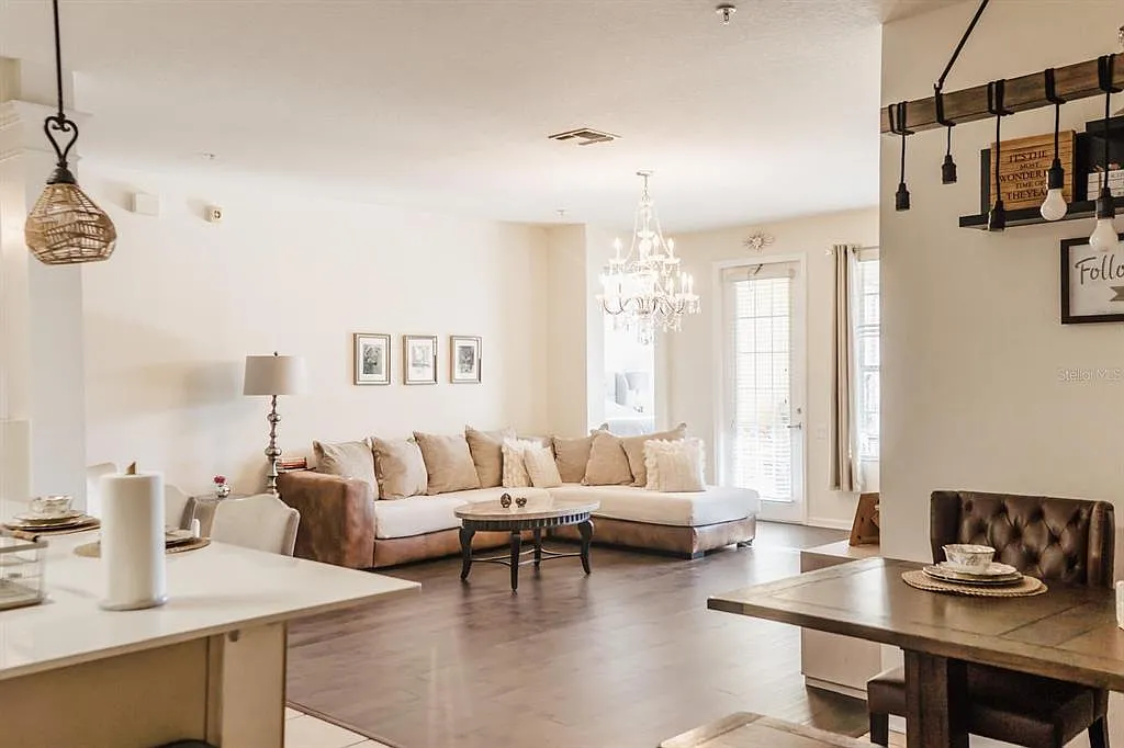 2 bed, 2.0 bath, 1962 sqft, $2,400 — Photo 2