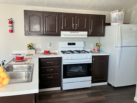 4th image of 11 Deerwood Dr