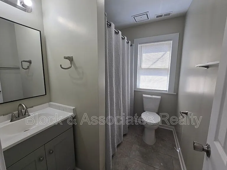 330 Stratford Rd — Photo 7