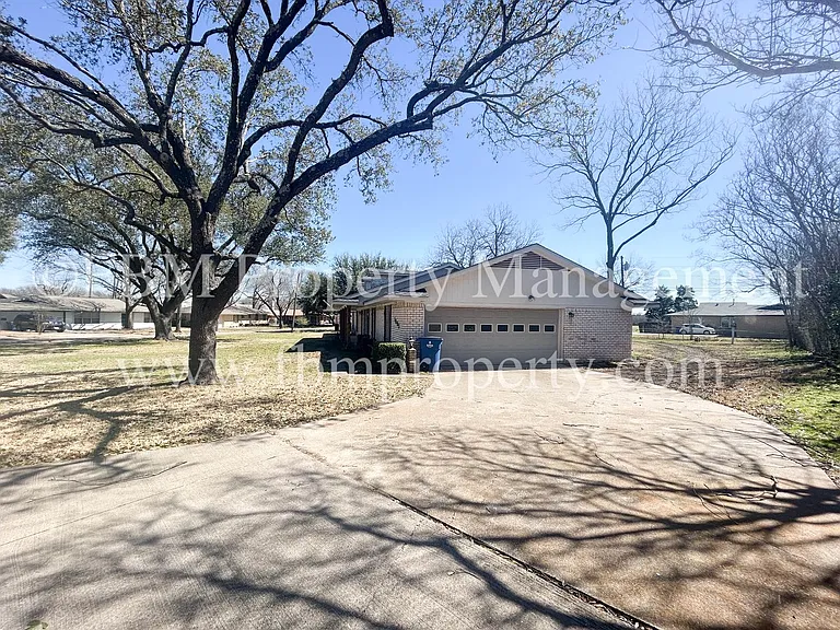 1005 Sunset Dr — Photo 4