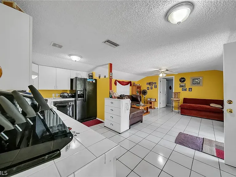 182 W Mariana Ave — Photo 3