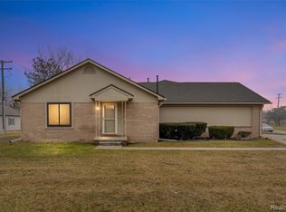 31896 Cristina Dr, Roseville, MI 48066