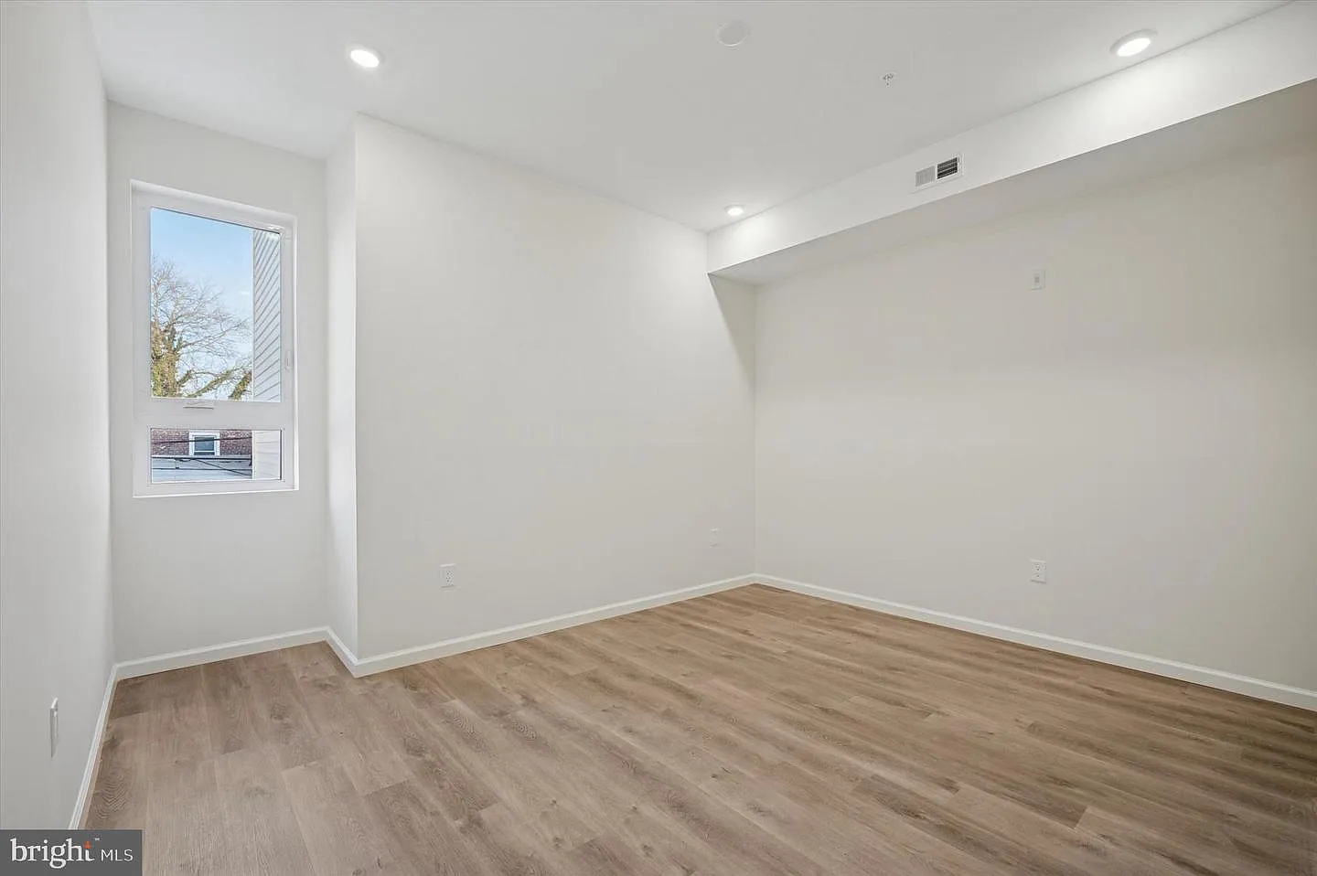 2 bed, $1,900 — Photo 3