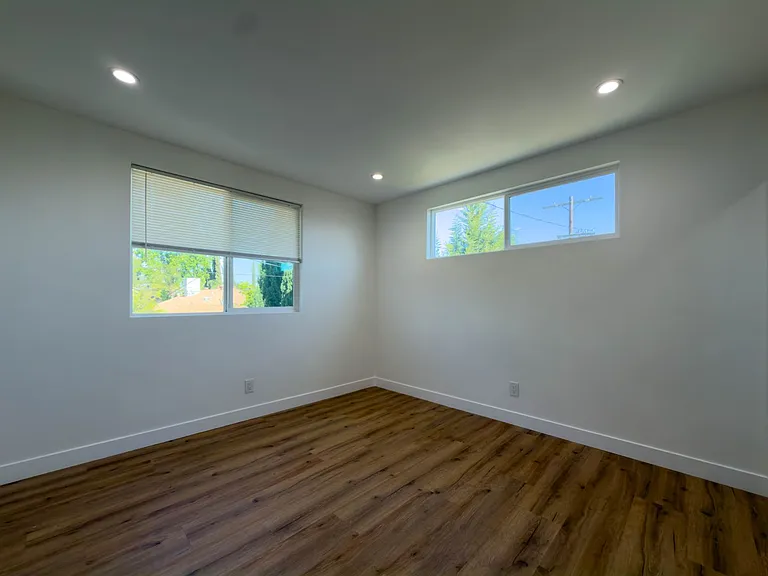 12406 Cantara St — Photo 14