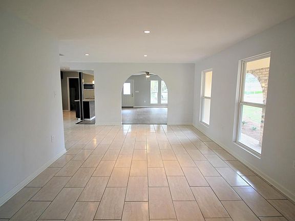 4th image of 2610 Sunset Dr