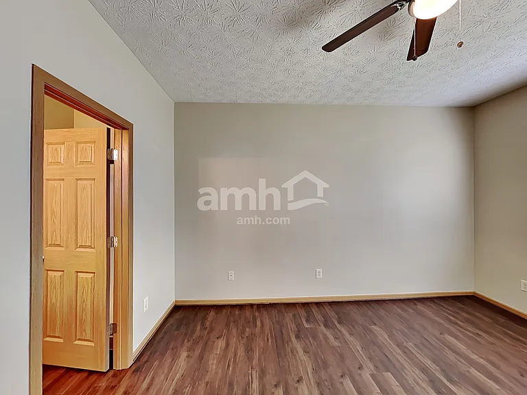 1468 E Quail Run Dr — Photo 8