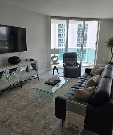 241 Riverside Dr #2209 — Photo 2
