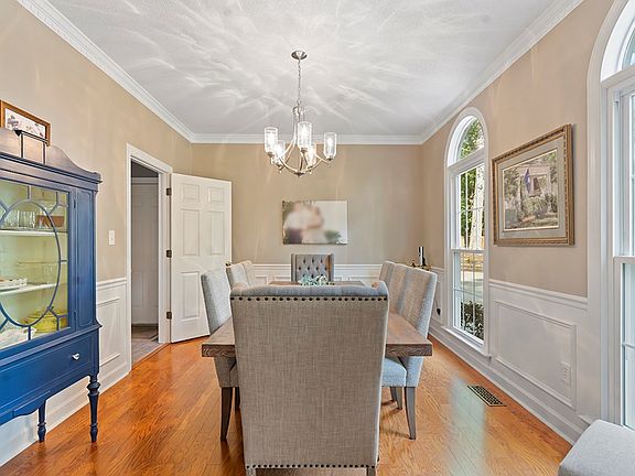 4th image of 125 Chatham Dr