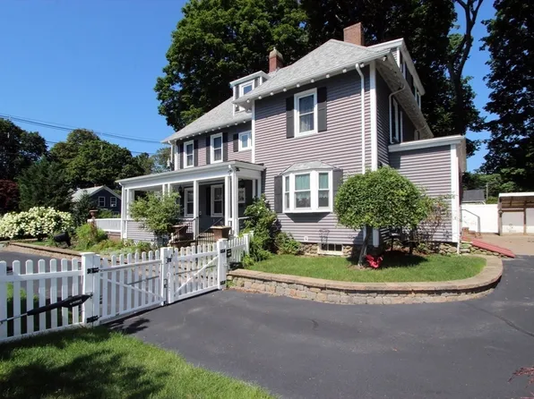 35 Peirce St, Middleboro, MA 02346