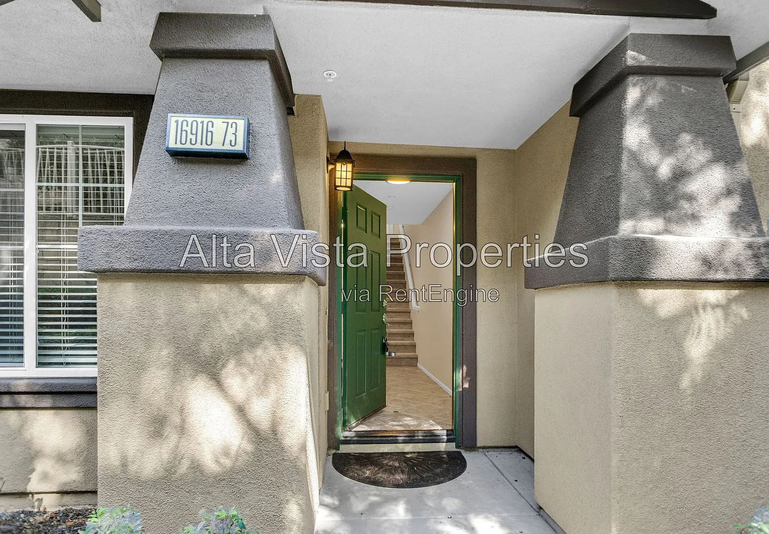 3 bed, 3.5 bath, 1460 sqft, $3,795 — Photo 3