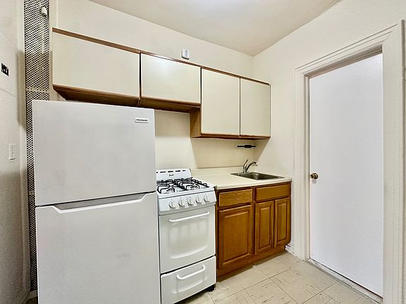 3rd image of 1585 1st Ave APT 5B