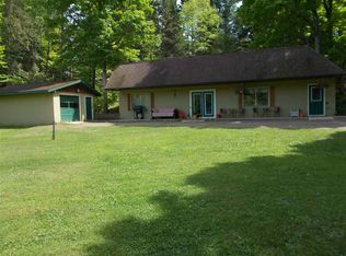 433 Green Garden Rd, Marquette, MI 49855