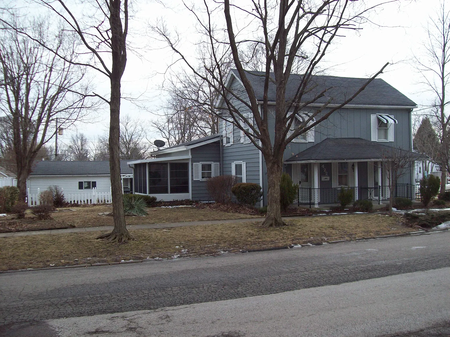 422 W Main St photo 1