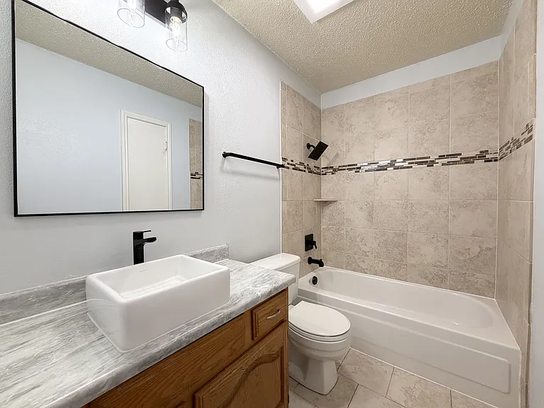 1717 Sterling Ln — Photo 10