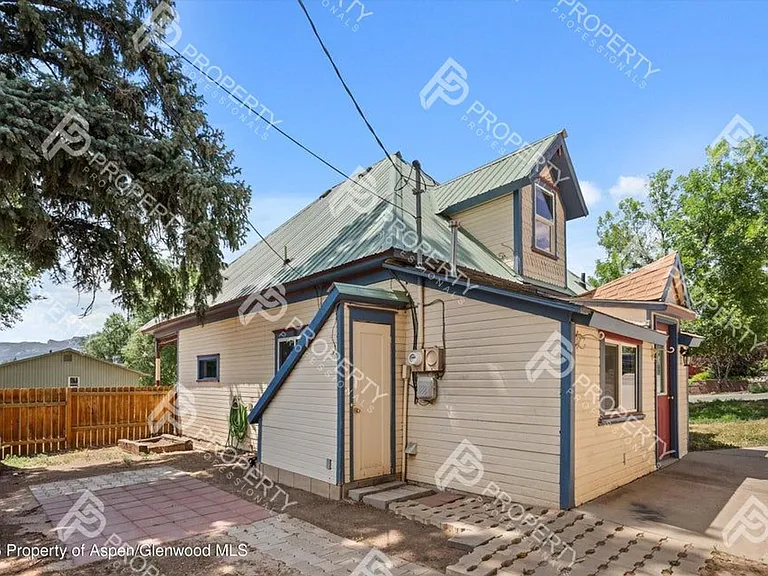 440 Whiteriver Ave — Photo 24