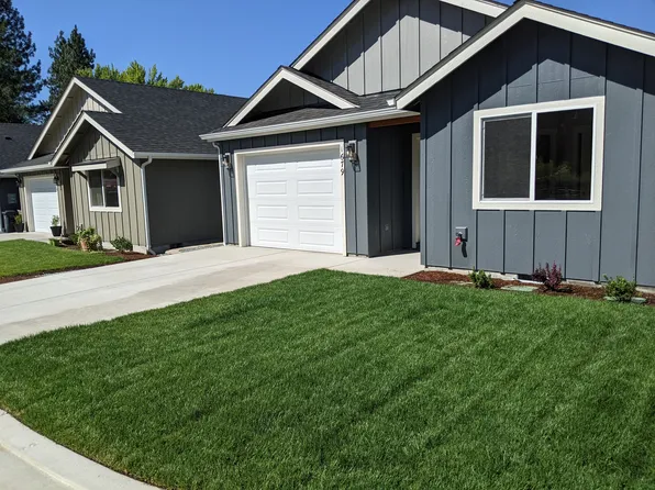 1679 NE June Bug Dr, Grants Pass, OR 97526