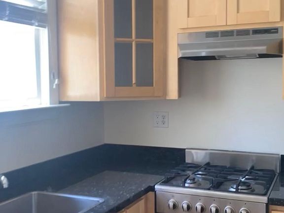 4th image of 2237 Fulton St #303