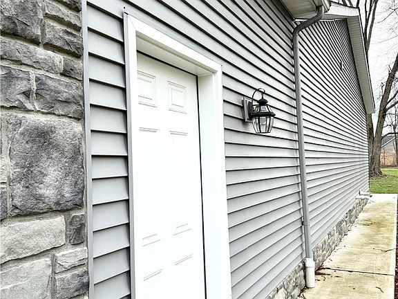 3rd image of 38612 Bell Rd