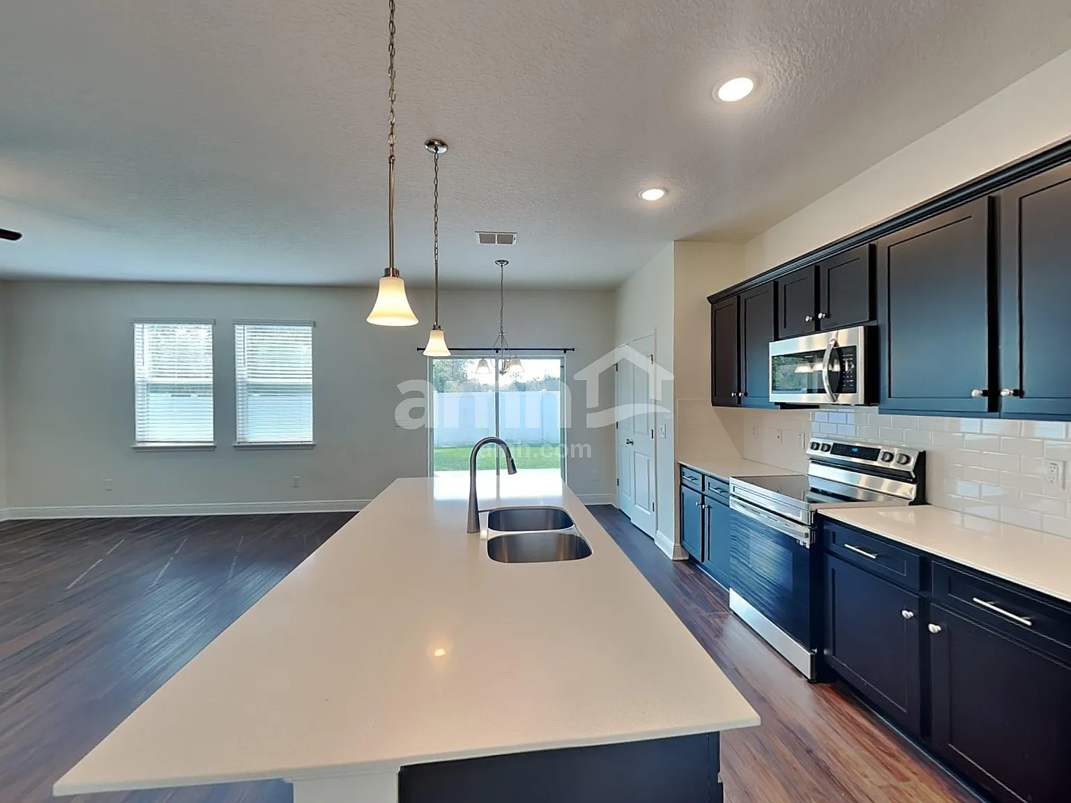 4 bed, 2.5 bath, 1977 sqft, $2,525 — Photo 4