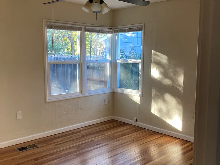 146 Carolyn St — Photo 6