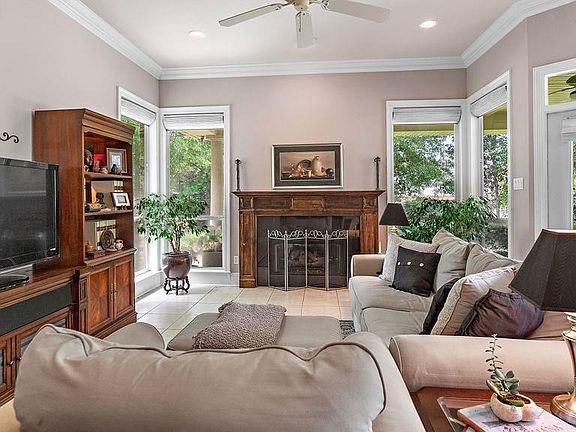 2nd image of 341 Chinawood Dr