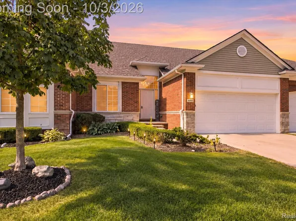 49207 Pond Place Dr Unit 122, Utica, MI 48315