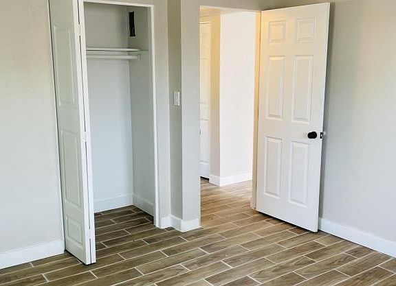 4th image of 310 E Blacklidge Dr
