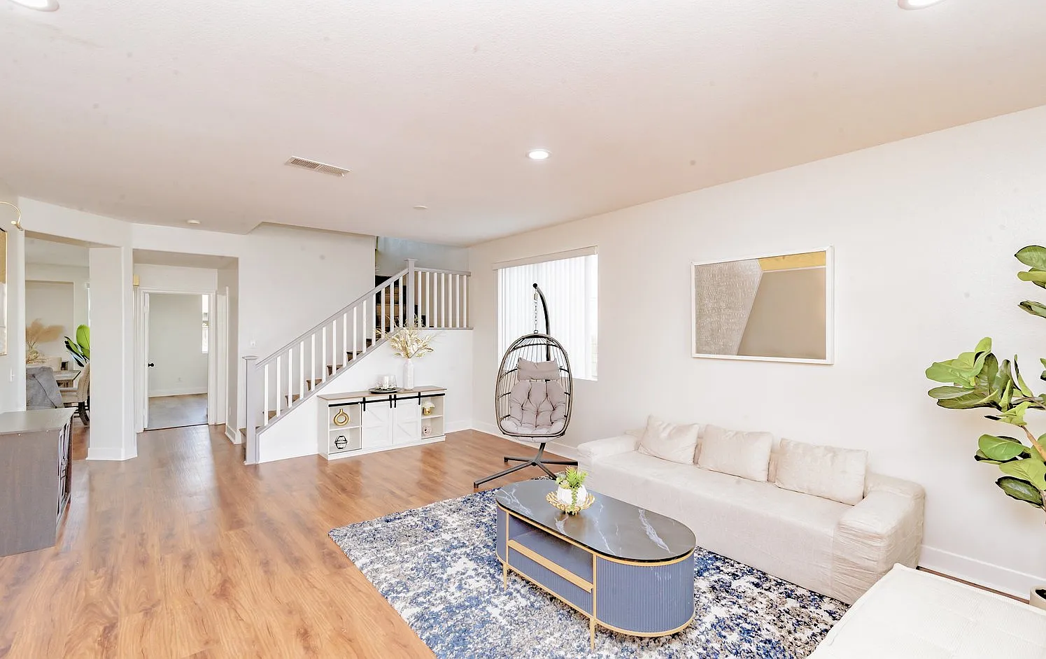 4 bed, 2562 sqft, $6,300 — Photo 1