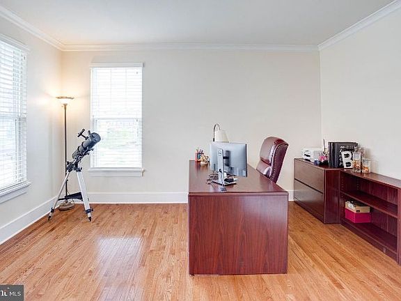 4th image of 2313 Harmsworth Dr