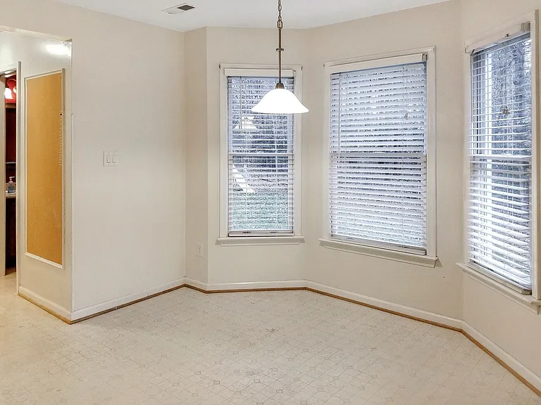 7704 Middlefield Mews — Photo 8